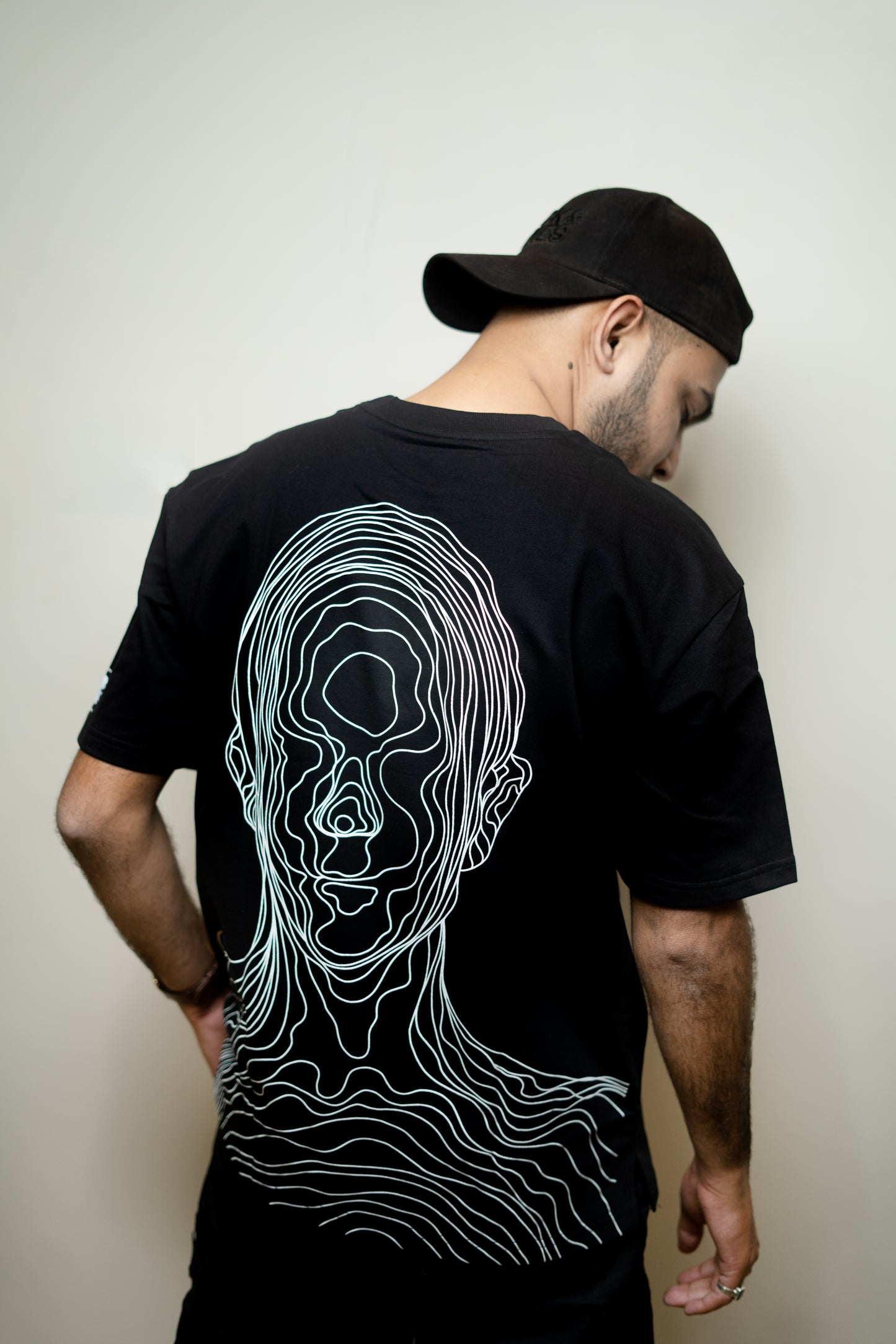 CONTOUR ART GRAPHIC T SHIRT